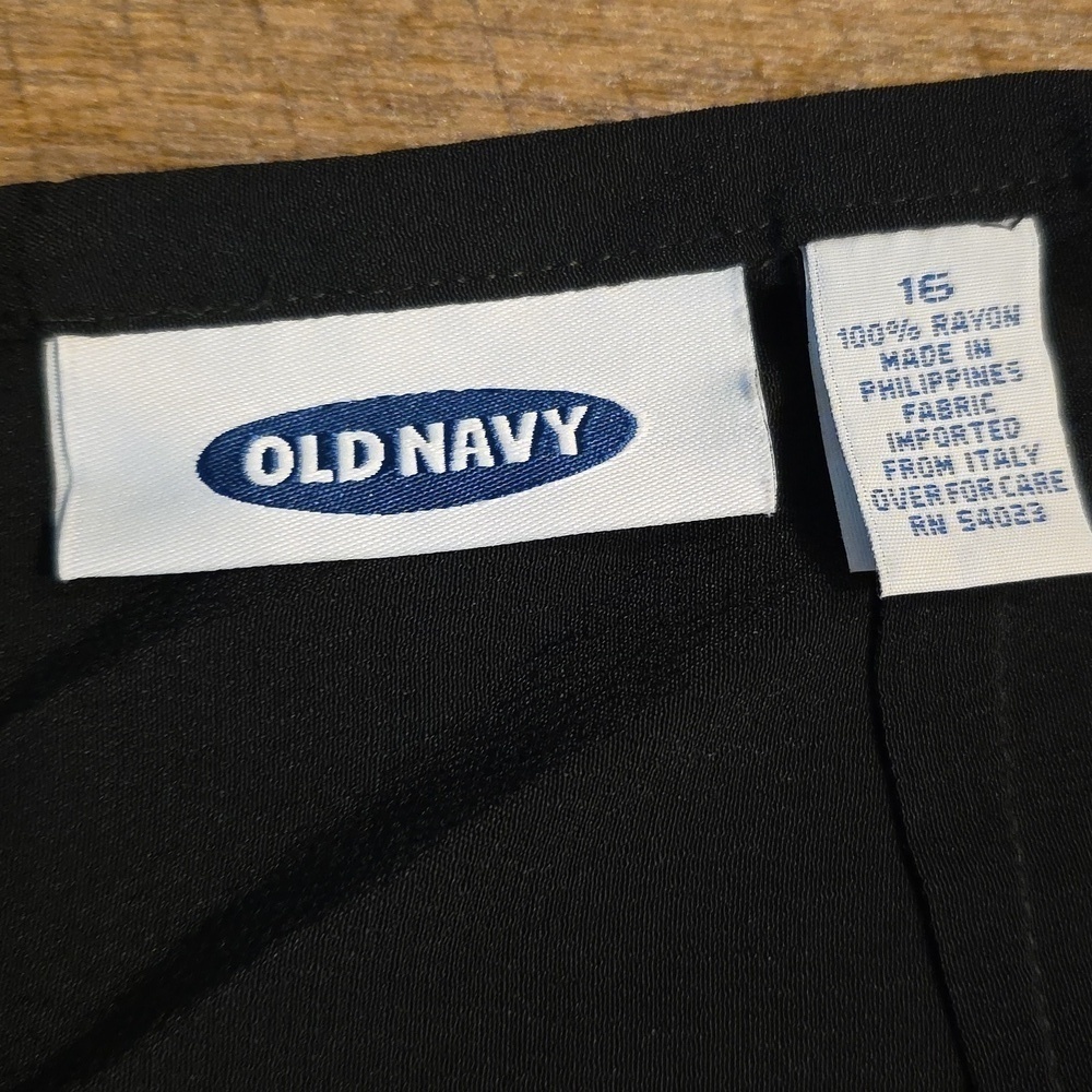Old Navy- Black & Gray Floral A-Line Skirt. Size 16 - Picture 3 of 4